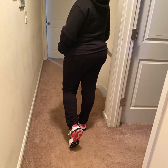 Jogging suit - Picture 2 of 3